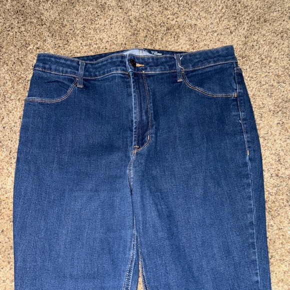 Old Navy Skinny Jeans - Picture 2 of 6